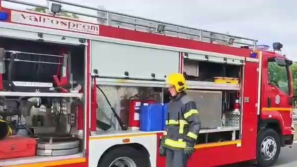 Gust dim iznad Krnješevaca: Požar zahvatio industrijski objekat – požar u Krnješevcima