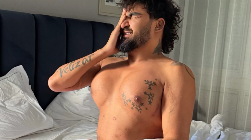 PEVAČ SVOJIM IZGLEDOM IZNENADIO FANOVE: Azis pokazao rezultate operacije grudi i podelio privatne trenutke (FOTO) – operacija grudi Azis