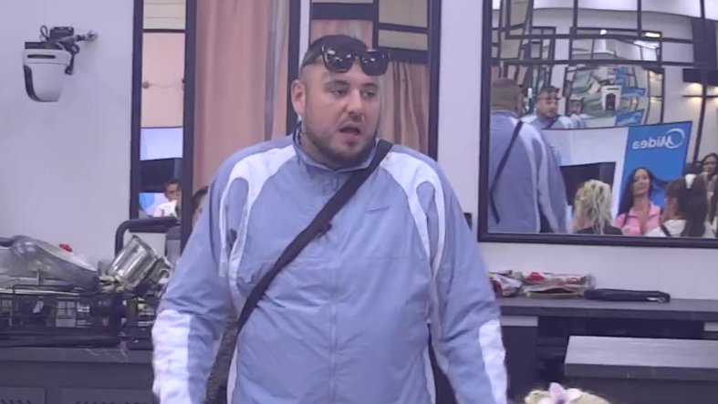 KOME JE OVO BILO POTREBNO U EMISIJI PITANJA GLEDALACA: Filip Car otvoreno govorio o odnosu Đukića i Aneli, otkrio šta zaista misli (VIDEO) – Filip Car o Đukiću i Aneli