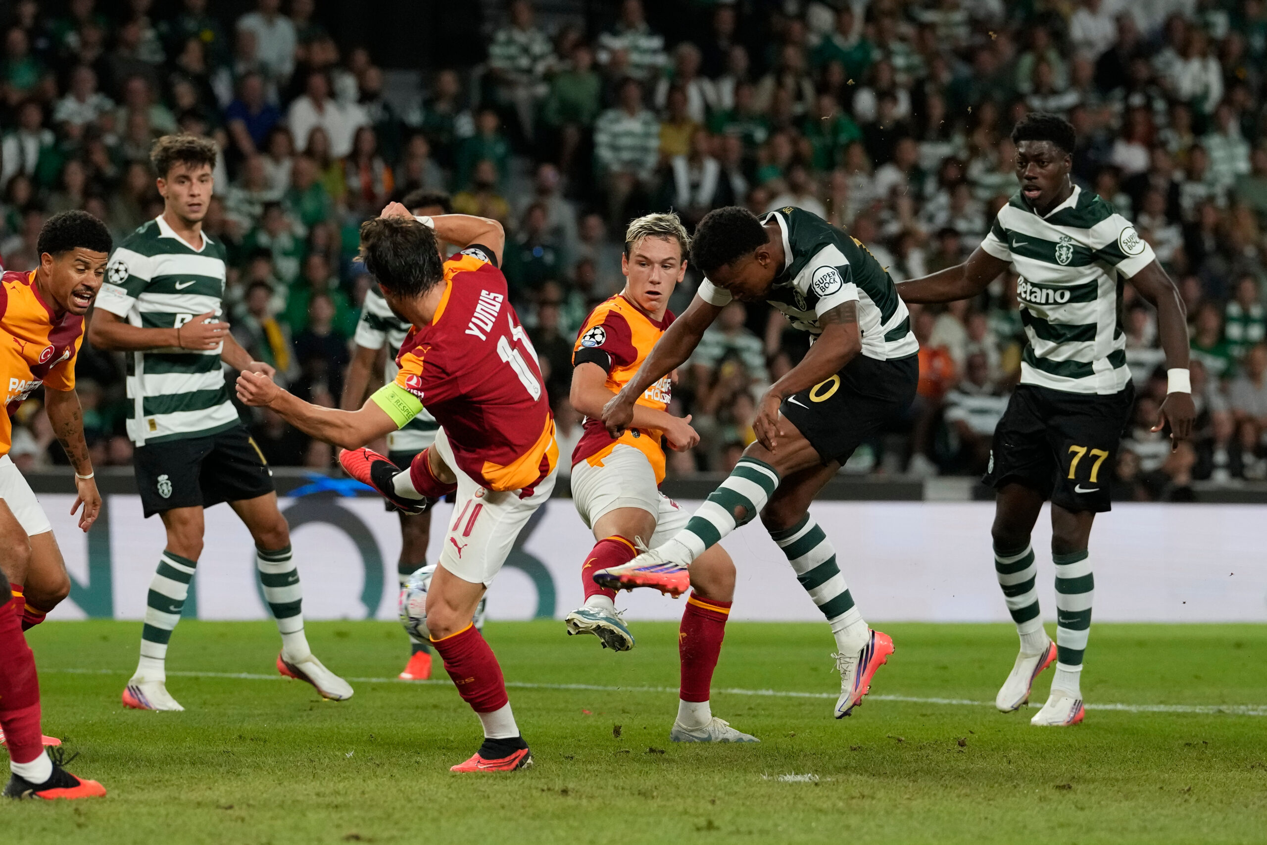Liga šampiona donosi uzbudljive duele: Fenerbahče i Roma otvaraju veče golova