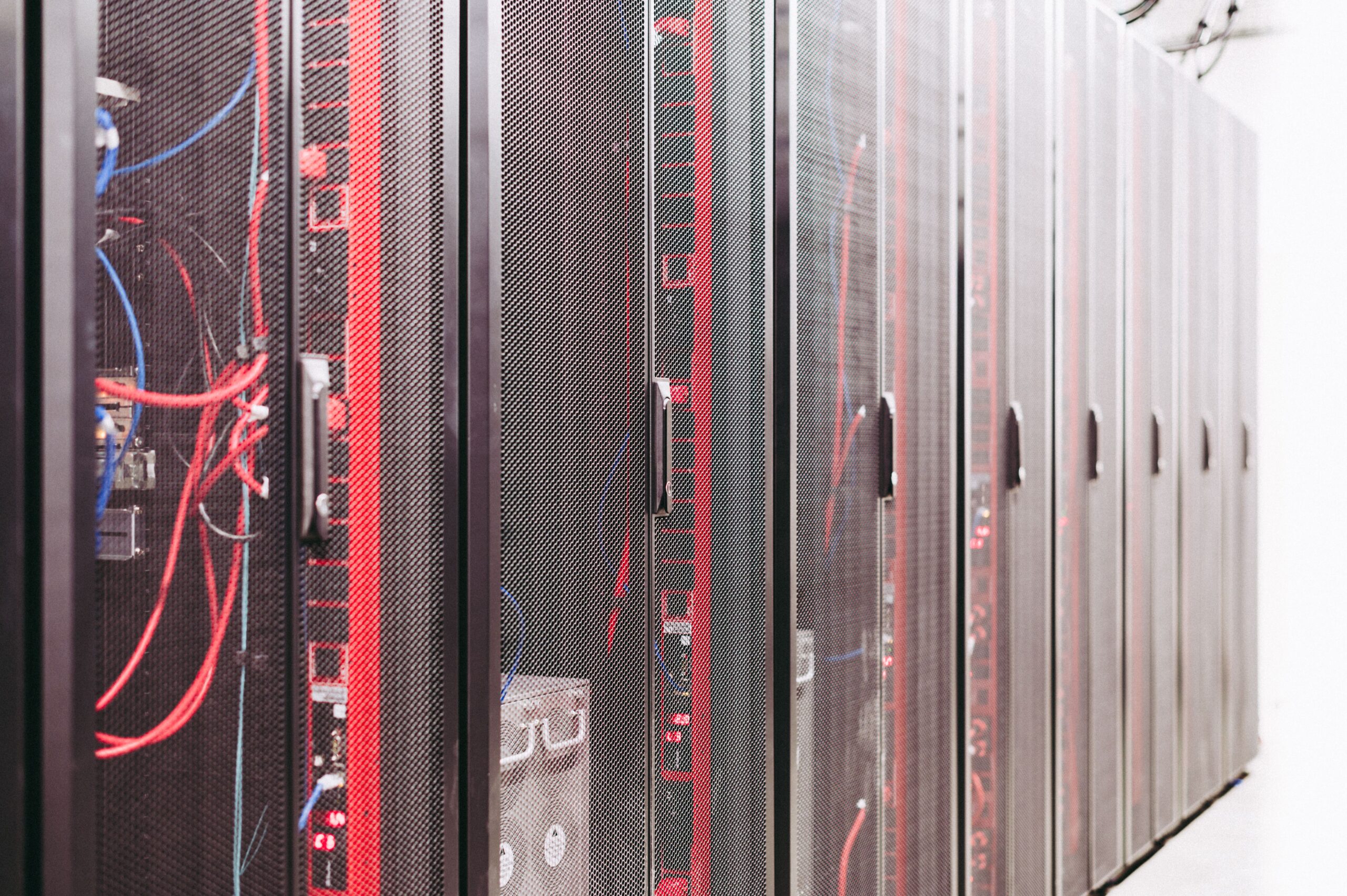 Kongresmen Bresnahan promoviše ograničenja za data centre dok ulaže u industriju – Bresnahan data centri