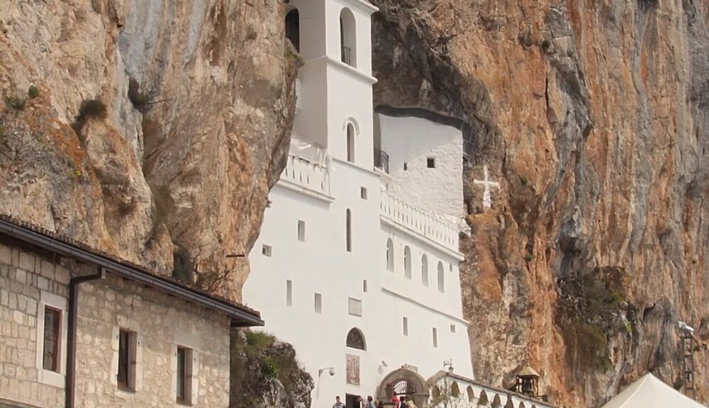 Manastir Ostrog: Šta ne treba poneti sa sobom kada se vraćate iz ove svetinje