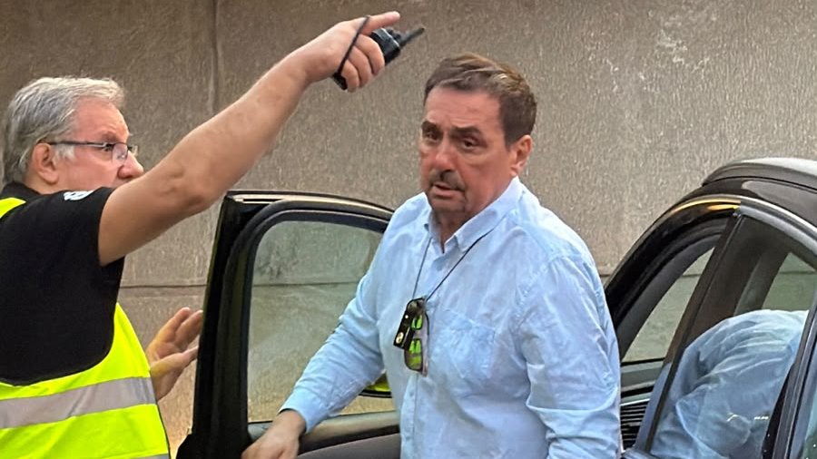 SPEKTAKL NA TAŠMAJDANU PRIVUKAO PAŽNJU: Dragan Kojić Keba stigao uz podršku supruge Olje, poznata imena među gostima (VIDEO) – koncert na Tašmajdanu