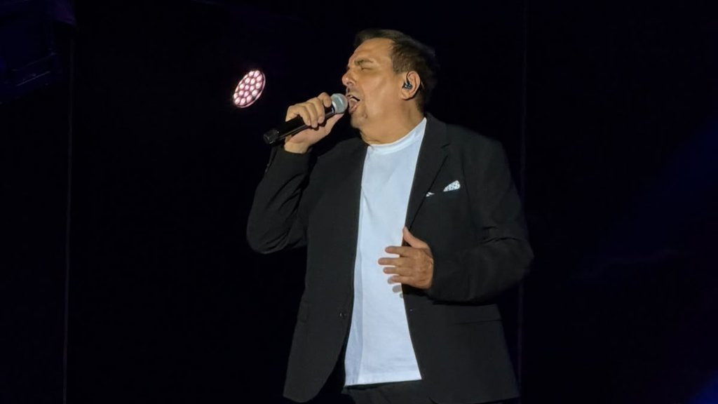 VEČE PUNO EMOCIJA I MUZIKE: Dragan Kojić Keba otvorio koncert na Tašmajdanu uz više od 30 trubača (FOTO)