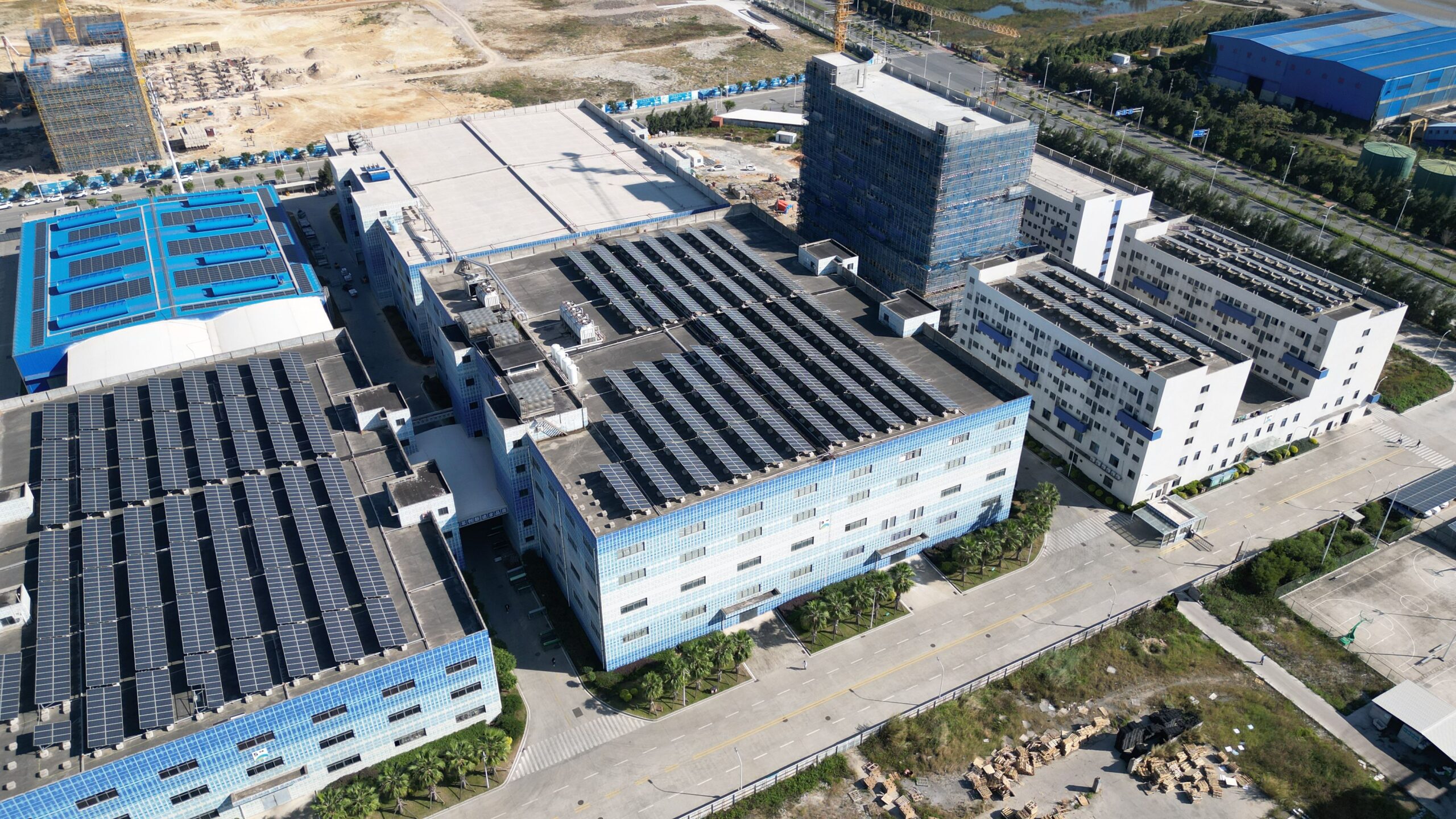 BAT instalirao 1.806 solarnih panela na krovu fabrike u Vranju za 30% uštede