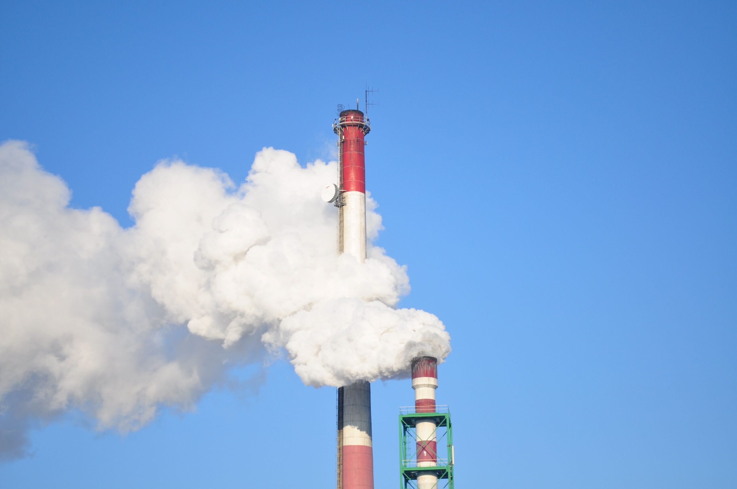 Evropski proizvođači kamiona traže odlaganje cilja smanjenja emisije CO2 za 3 godine – emisija CO2 novih teških vozila