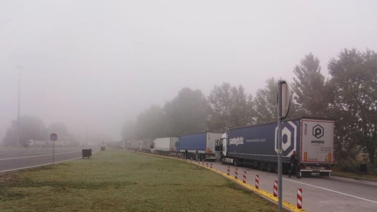 Kamioni na Batrovcima čekaju satima: Zašto su gužve na granici postale svakodnevica?