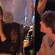 SVE JE VIŠE ZNAKOVA O NJIHOVOJ BLISKOSTI: Džejla Ramović snimljena u društvu prijatelja Jakova Jozinovića na koncertu u Vinkovcima (VIDEO) – Džejla Ramović i Jakov Jozinović