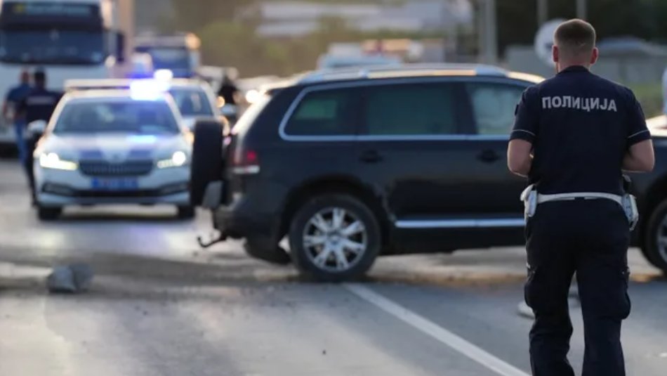 Autobus udario u semafor i zgradu u Somboru: Prizori sa lica mesta šokirali prolaznike – nesreća u Somboru