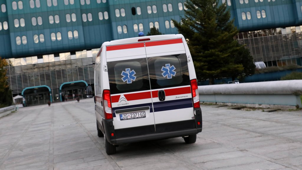 Drama ispred Hitne pomoći u Supetru: Osam minuta neizvesnosti pred zaključanim vratima – Hitna pomoć u Supetru