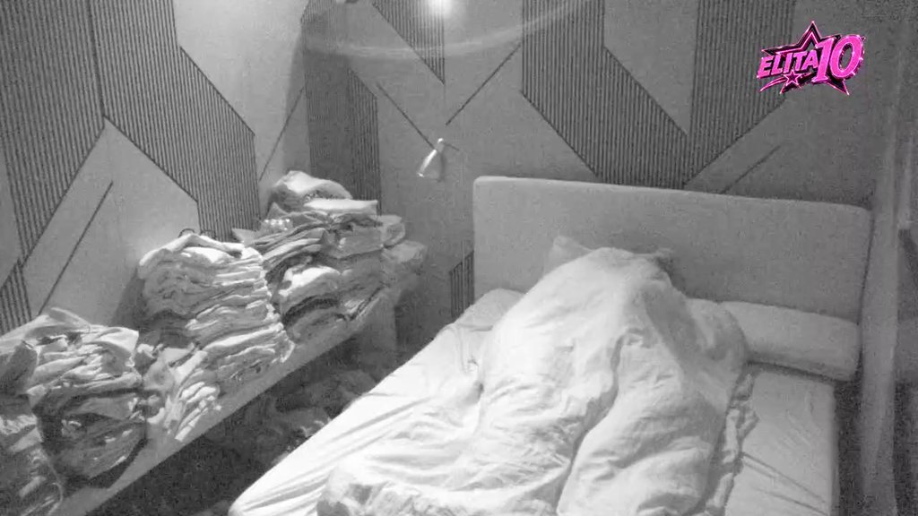 IZNENADNA NOĆ U REHABILITACIJI: Filip Car i Laura Prgomat imali intimne trenutke, sve zabeležile kamere (VIDEO)