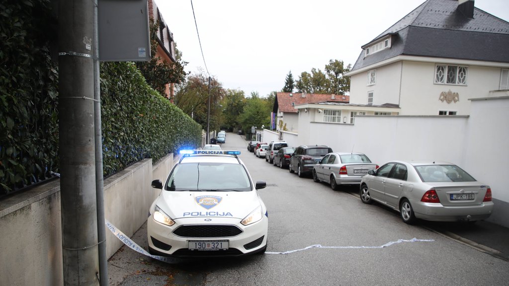Krvava noć u Šibeniku: Muškarac ubijen, devojka se bori za život – napad nožem u Šibeniku