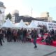 Građani u Prištini krenuli ka sedištu Euleksa posle presude liderima OVK (VIDEO)