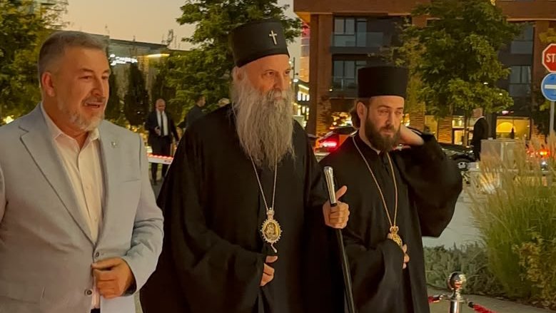 MEĐU PRVIMA NA SVEČANOSTI U BEOGRADU: Patrijarh Porfirije stigao ranije i pozdravio goste (FOTO) – patrijarh Porfirije Beograd