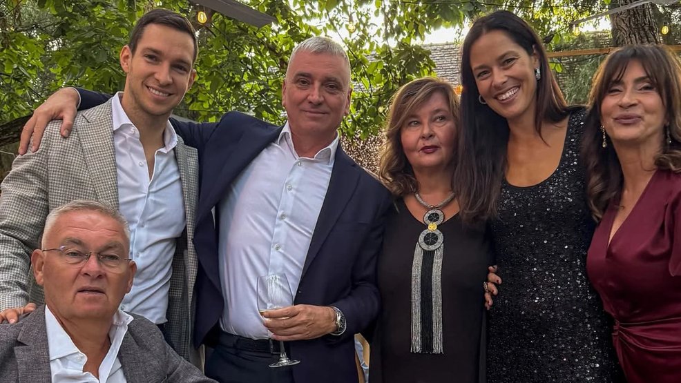 PORODIČNI TRENUTAK KOJI JE RAZNEŽIO PRATIOCE: Ana Ivanović podelila fotografiju sa oca i bratom sa privatnog slavlja (FOTO) – Ana Ivanović Instagram