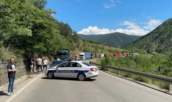Saobraćajna nezgoda kod Gornjeg Milanovca: Prevrnuta prikolica usporila put