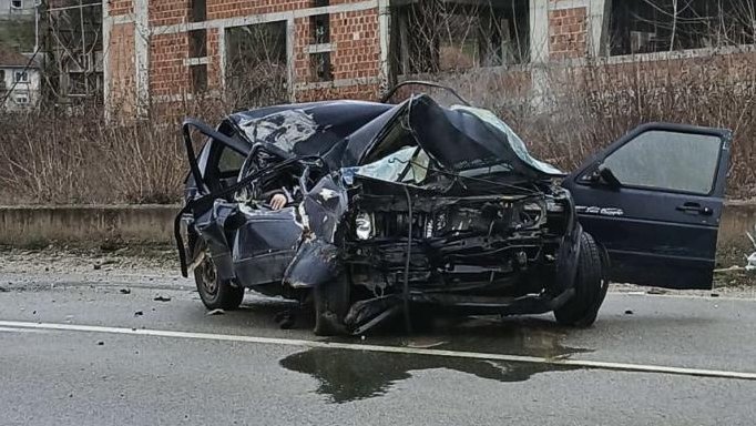 Teška nesreća kod Pančeva: Kombi i auto se sudarili, jedna žrtva i devet povređenih