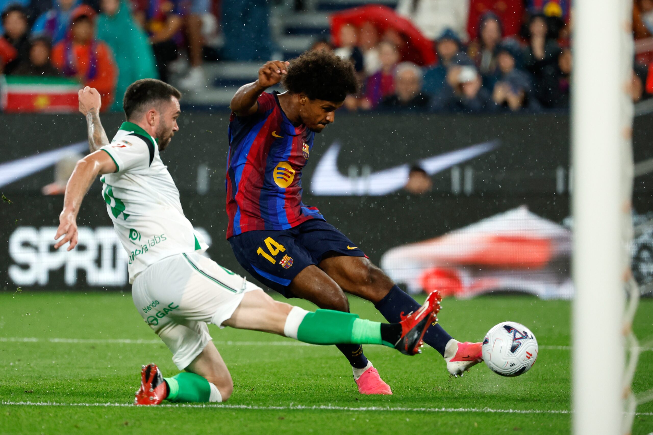 Karim Adeyemi briljira na Spotify Camp Nou: Statistika koja osvaja navijače Barselone – Karim Adeyemi Barselona Racing