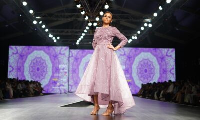Kristi Brinkli oduševila modnu publiku u raskošnoj haljini na pisti – Kristi Brinkli moda