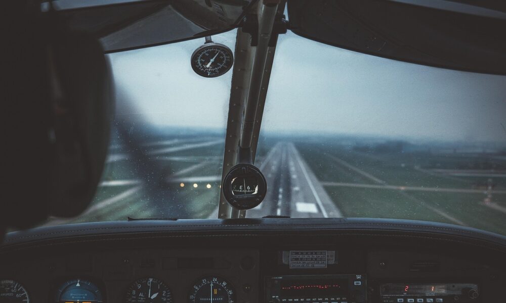 FAA beleži pad broja laserskih napada na avione treću godinu zaredom