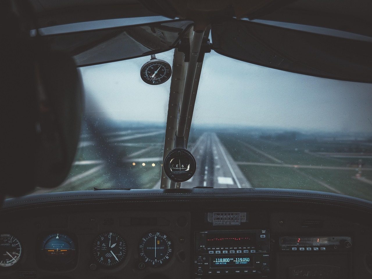FAA beleži pad broja laserskih napada na avione treću godinu zaredom