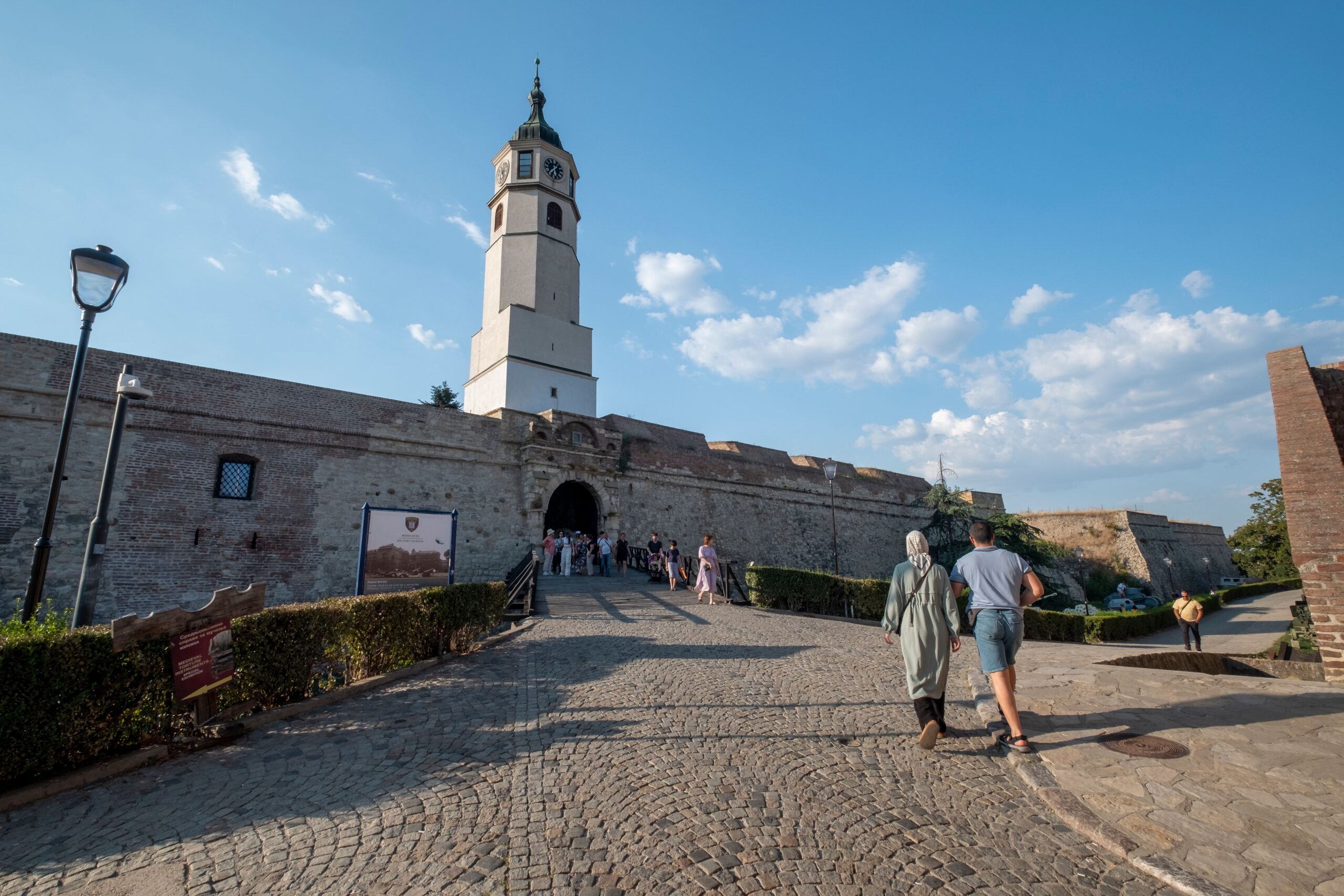 Izložba tradicionalne umetnosti otvorena u Kuli Zindan kapije – kulturno nasleđe u kadrovima tvrđave