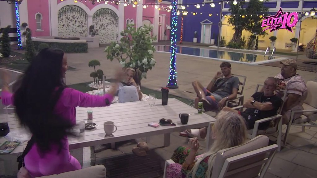 KOD Slađe KUHINJA NIJE OMILJENO MESTO: Biljana pokušala da je nauči da mesi hleb, reakcije ostalih iznenadile (VIDEO) – spremanje hleba u Beloj kući