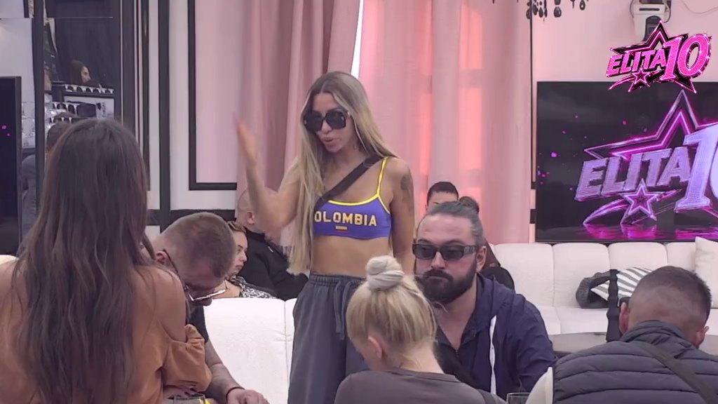NEOČEKIVANA REAKCIJA U ELITI: Đukić zaurlao na Aneli posle Carevog štipanja, prijatelji ga prekorili (VIDEO) – Carevo štipanje Aneli Ahmić