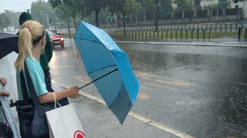 RHMZ upozorava na promenu vremena: Gde se očekuju pljuskovi i grmljavina u naredna dva sata