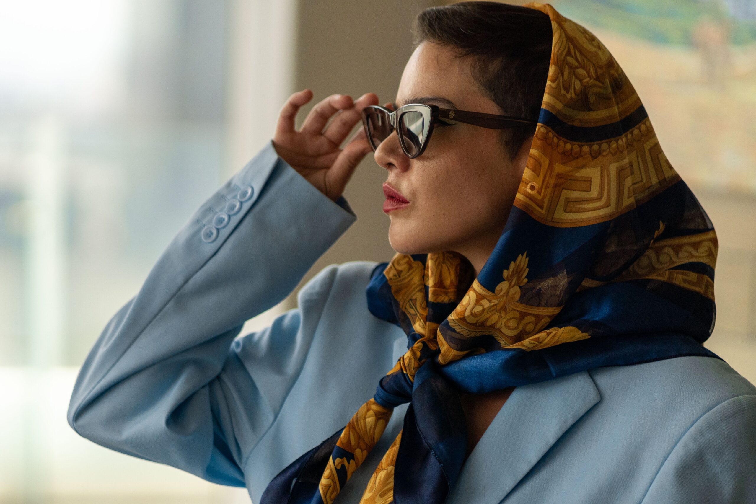 Svilene marame kao nezaobilazni jesenji aksesoar za svaku ženu – svilene marame moda