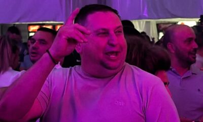 TAKI MARINKOVIĆ UZ OSMEH NA VAŠARU: Majin otac uživao pod šatorom i čekao nastup Stanojke Mitrović Ćane (FOTO) – Taki Marinković na Šabačkom vašaru
