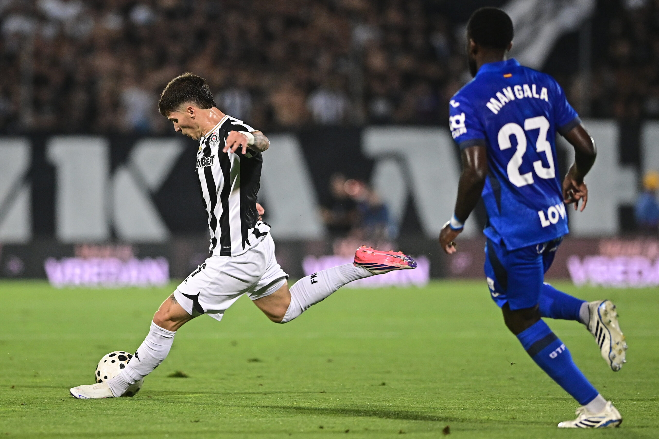 Partizan šokiran u Surdulici: Crveni karton Vukotića i preokret Radnika – crveni karton Milan Vukotić