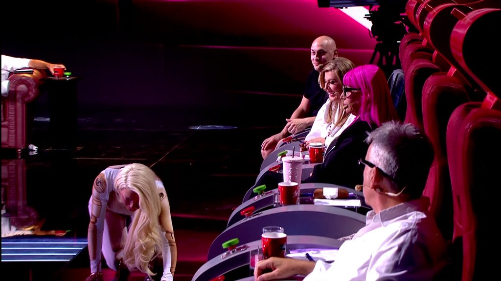 SUKOB U EMISIJI ZAINTRIGIRAO PUBLIKU: Jelena Karleuša i Zorica Brunclik razmenile oštre reči tokom komentarisanja (VIDEO)