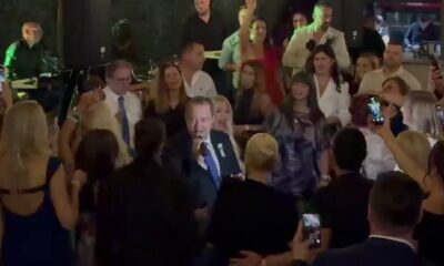SVE OČI BILE SU UPRTE U JEDNOG GOSTA: Ivica Dačić zapevao na svadbi Dee Đurđević i podigao atmosferu (VIDEO)