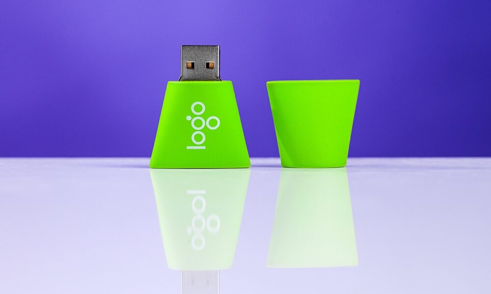 Zašto mnogi monitori imaju dva USB porta i kako ih najbolje iskoristiti