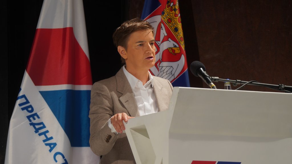 Ana Brnabić posetila Grošnicu tokom kampanje, građani priredili srdačan doček – atmosfera sa lica mesta