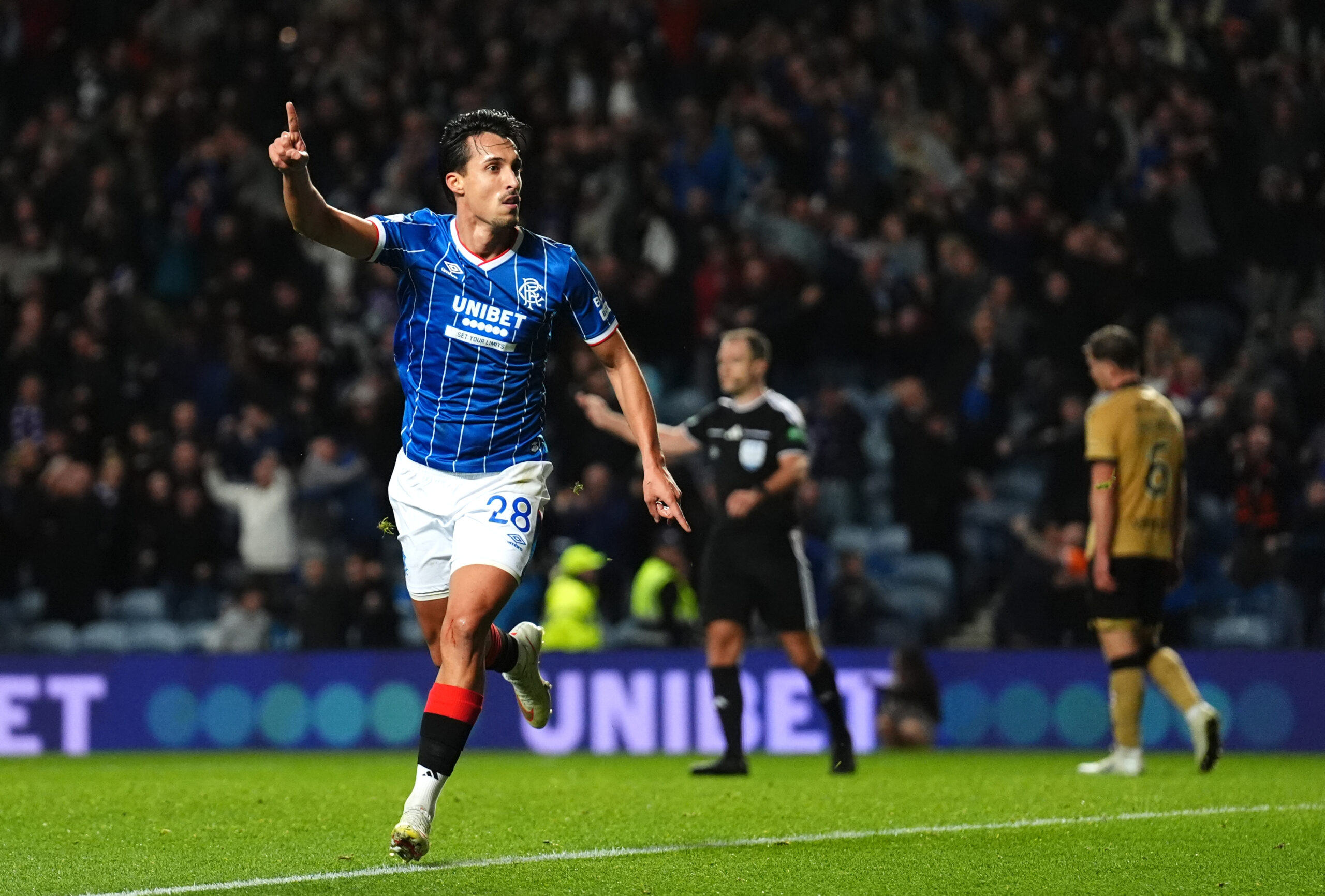 Glazgov Rendžers slavio protiv Seltika 1:0: Naderi presudio u Old Firm derbiju (VIDEO) – napad u Glazgovu