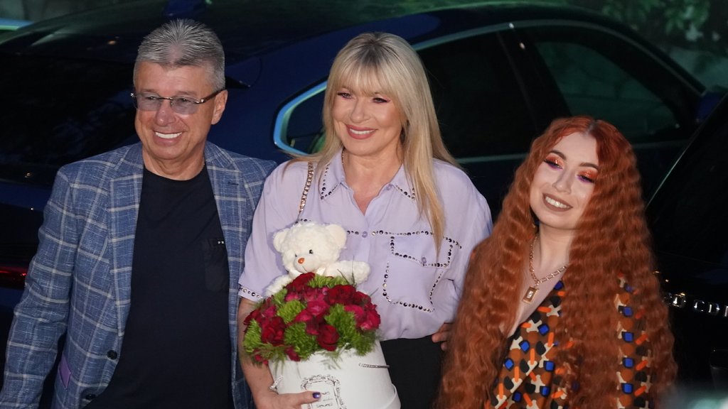 IZNENADNA ISPOVEST SUZANE JOVANOVIĆ: Pevačica otkrila da će uskoro imati zeta i radovati se unučićima (FOTO) – udaja ćerke Suzane Jovanović