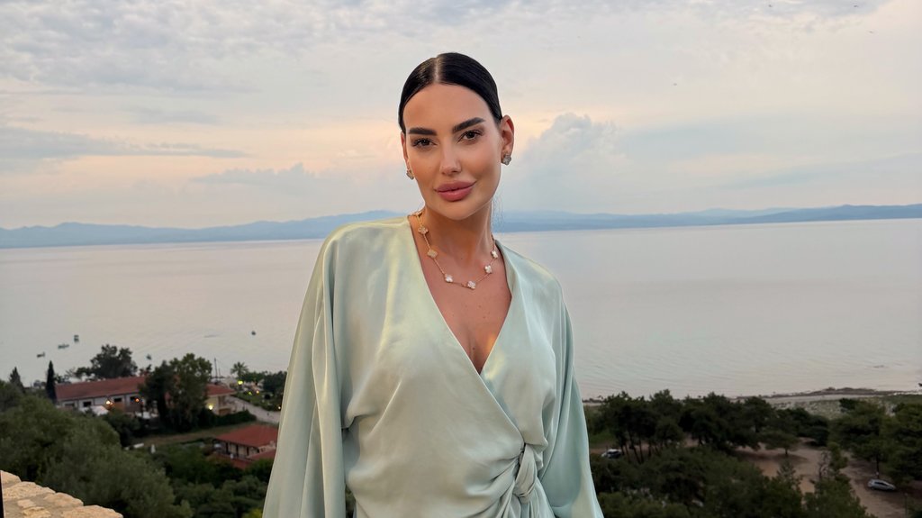 KAKO KAĆA GRUJIĆ UREĐUJE SVOJ DOM: Pevačica živi u luksuznom stanu i vlasnica je više nekretnina (FOTO) – imovinska karta Kaće Grujić