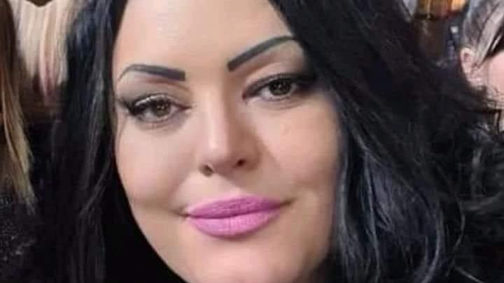 NEKONVENCIONALNA SITUACIJA NA VAŠARU: Bojana Barjaktarević otvoreno o pevanju pod šatrom i neobičnim iskustvima (FOTO) – pevanje pod šatrom