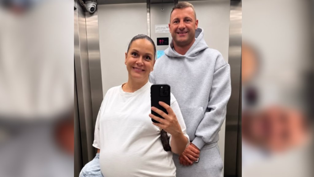 IZNENADNA PROMENA U ŽIVOTU SILVIJE NEDELJKOVIĆ: Pevačica i fudbaler Saša Stamenković dobili blizance posle 17 godina čekanja (FOTO) – Silvija Nedeljković i Saša Stamenković