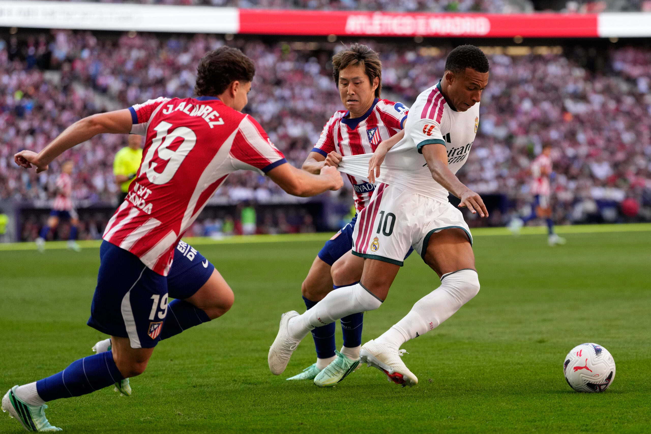 Real Madrid pred izazovom: Šest bodova zaostatka za Barselonom, oktobar donosi ključne mečeve