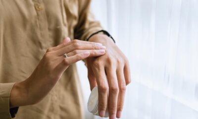 Retinol i SPF za negu ruku postaju važan deo ženske rutine – retinol SPF nega ruku