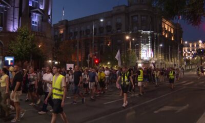 Incident na štandu SNS: Maloletnice snimale i dobacivale prolaznicima