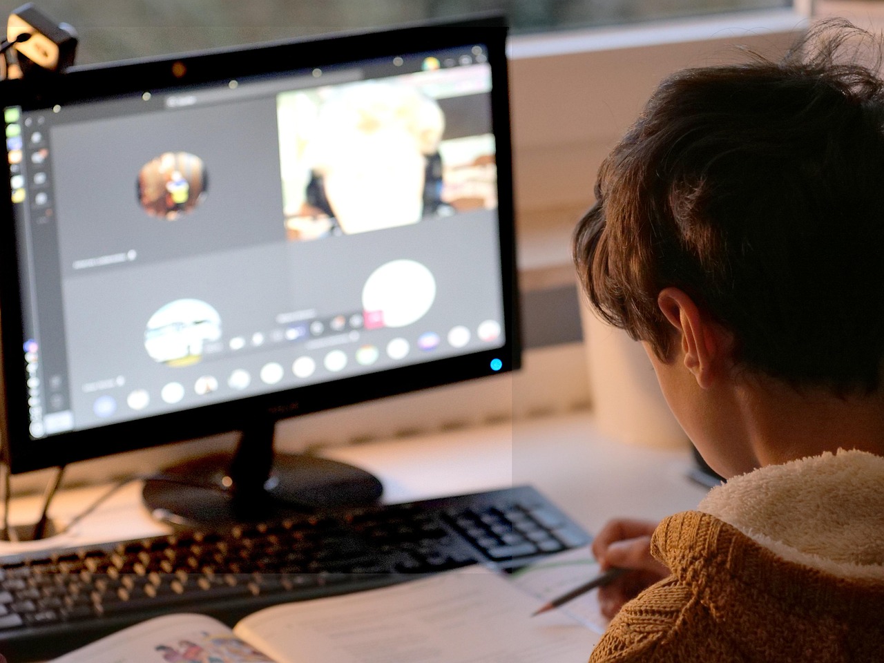 Optimalna udaljenost sedenja ispred monitora ili laptopa za zdravlje očiju