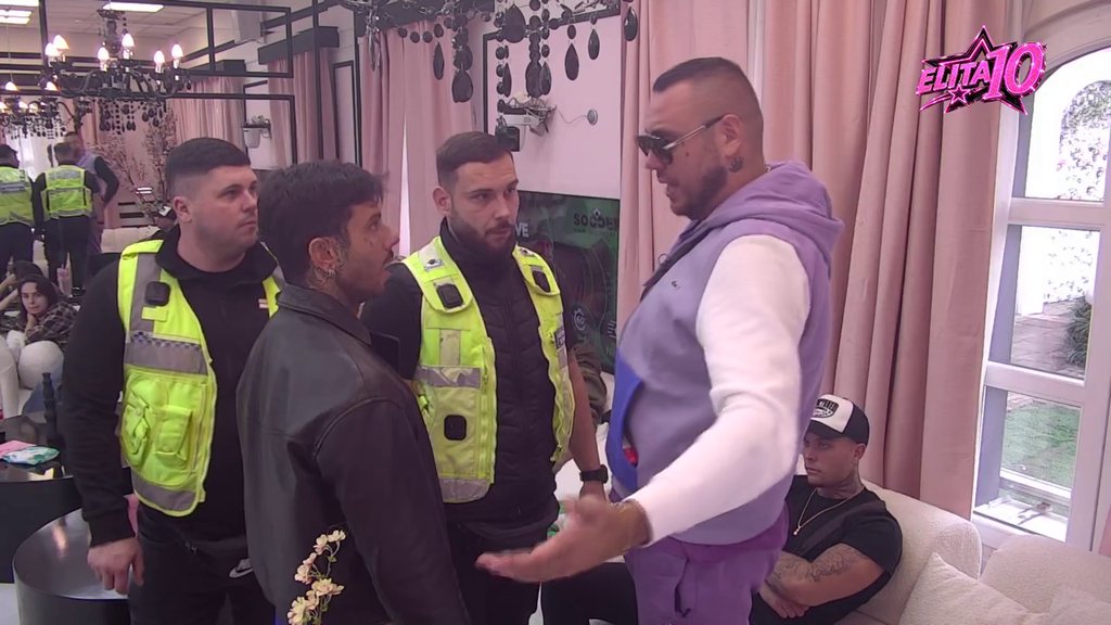 RASPRAVA U BELOJ KUĆI IZAZVALA BURU: Filip Đukić i Filip Car u žestokoj razmeni reči, tenzije rastu (VIDEO) – sukob u Beloj kući
