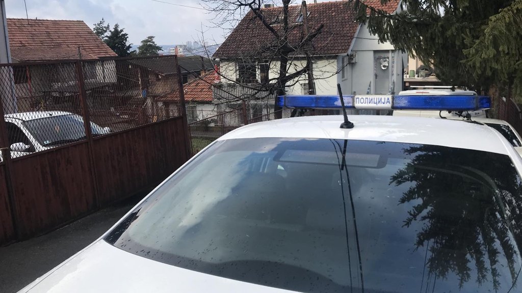 Eksplozija na Zvezdari: Automobili uništeni, policija traga za napadačem – napad u Beogradu