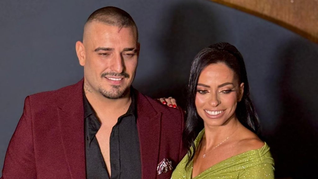 KADA SUPRUGA ZAPEVA, DARKO LAZIĆ IMA JEDAN ODGOVOR: Duet sa Katarinom nije opcija, pevač ostaje pri svom stavu (FOTO) – duet sa suprugom Katarinom