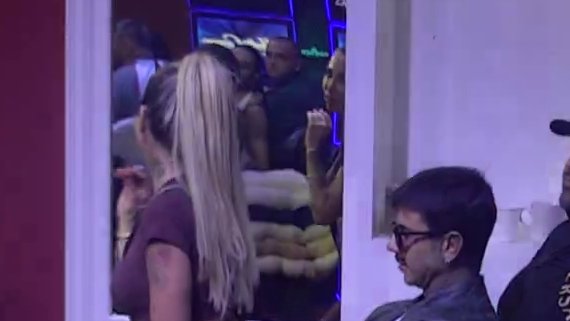 POGLEDAJTE O ČEMU DAČA PRIČA: Aneli Ahmić jasno signalizira Dači Virijeviću vezu sa Carem (VIDEO) – klip o kom Dača Virijević priča