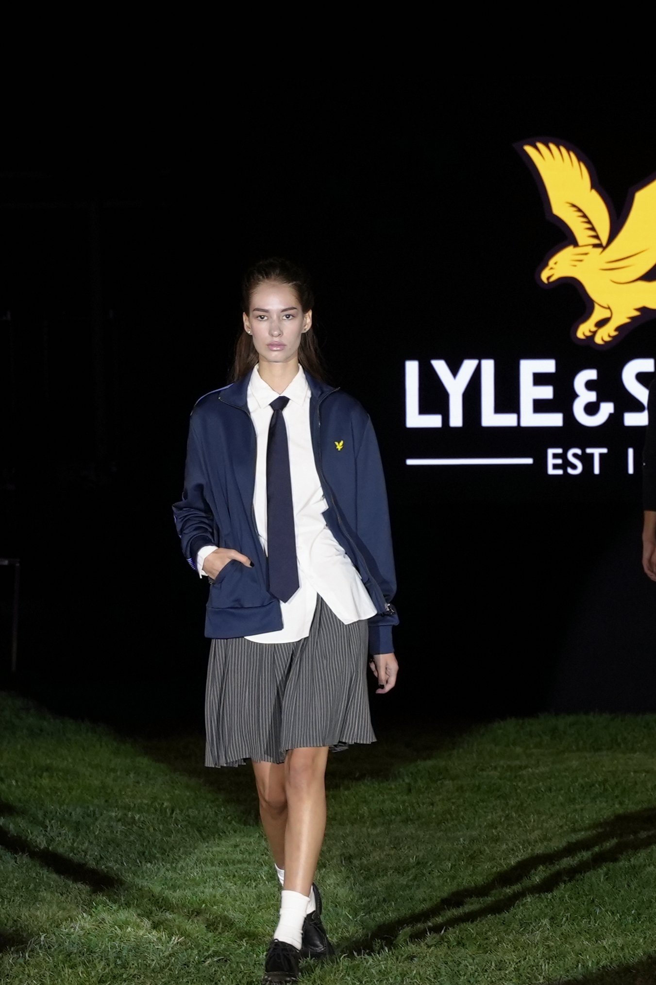 Vittoria Ceretti očarala u elegantnoj haljini poznate modne kuće – Vittoria Ceretti moda